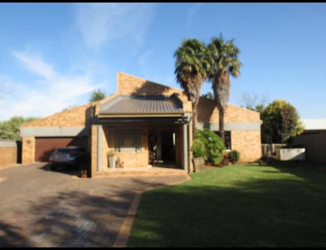 4 BEDROOM HOUSE FOR SALE IN SUNWARD PARK
